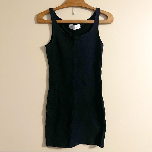 Tom’s Ware Basic Black Dress - Picture 1 of 3